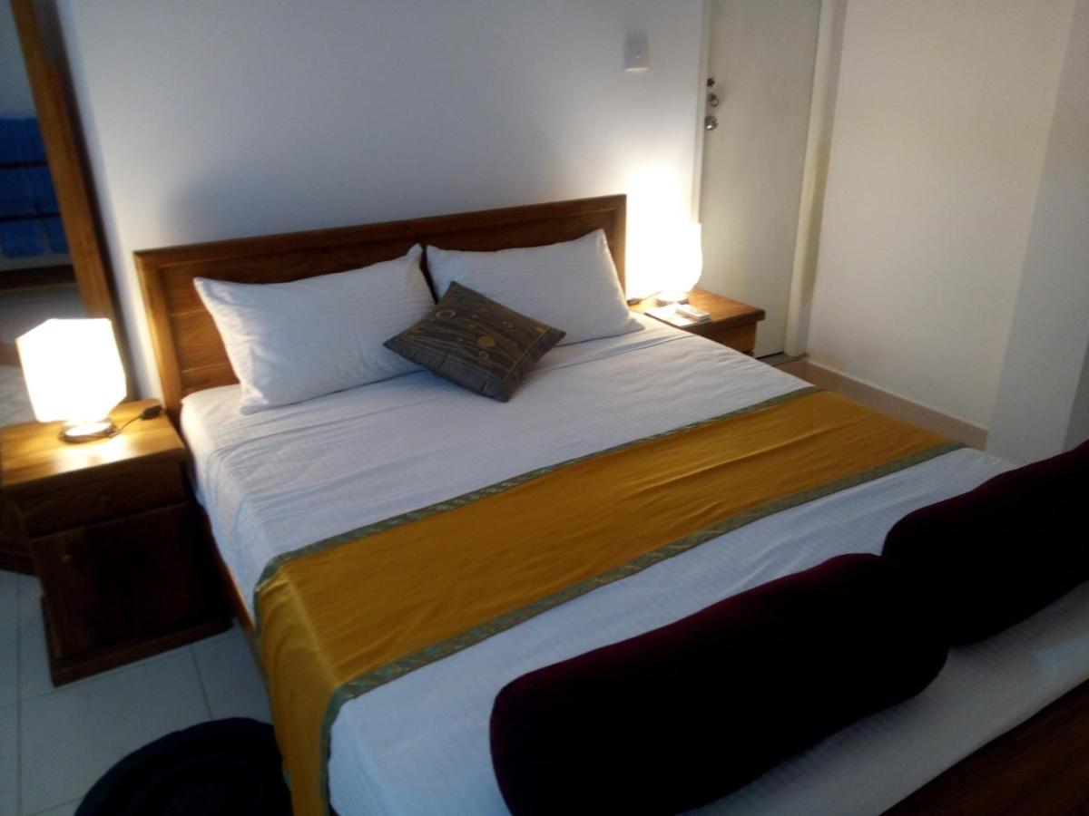 Ocean Pebbles Apartamento Dehiwala-Mount Lavinia Exterior foto