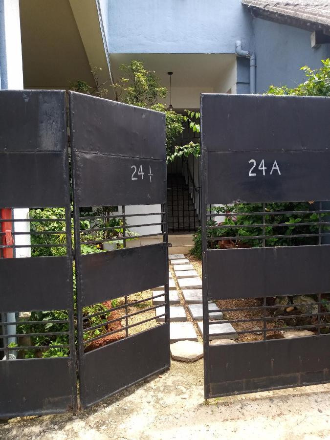 Ocean Pebbles Apartamento Dehiwala-Mount Lavinia Exterior foto