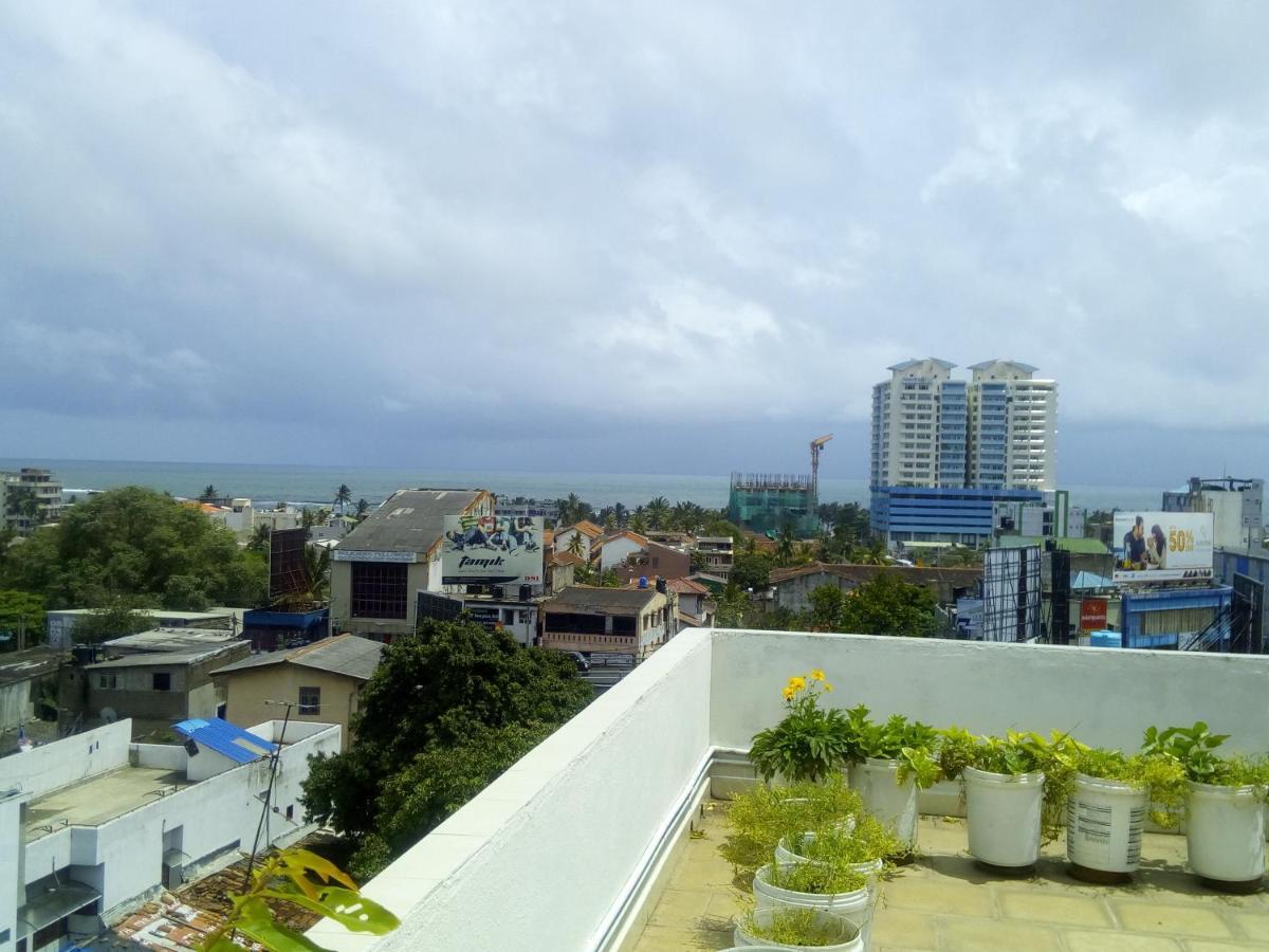 Ocean Pebbles Apartamento Dehiwala-Mount Lavinia Exterior foto